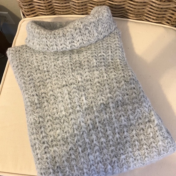 Calvin Klein so soft sweater - Picture 5 of 5